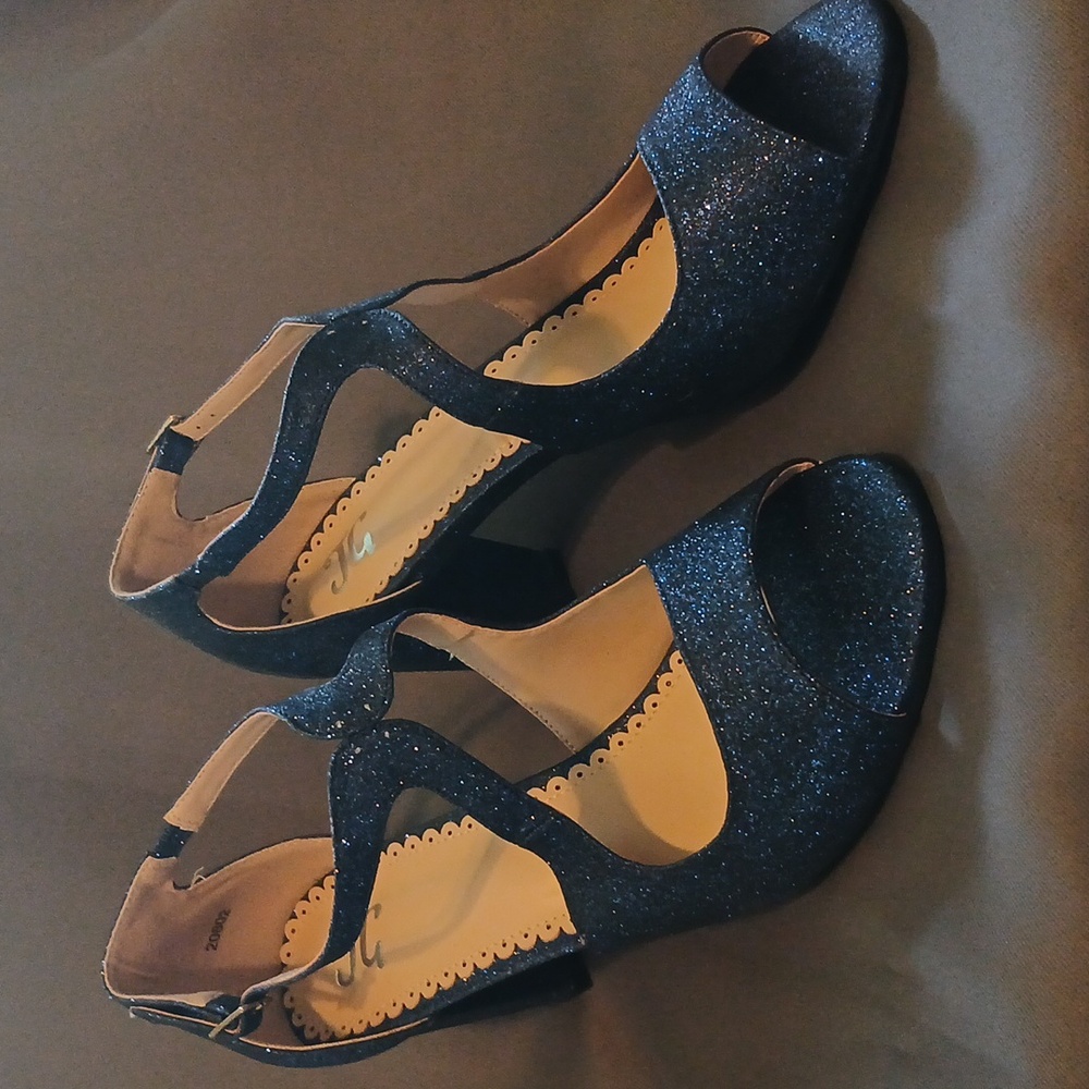 NIB Journee Collection Aalie Blue Size 11 Chunk Heels